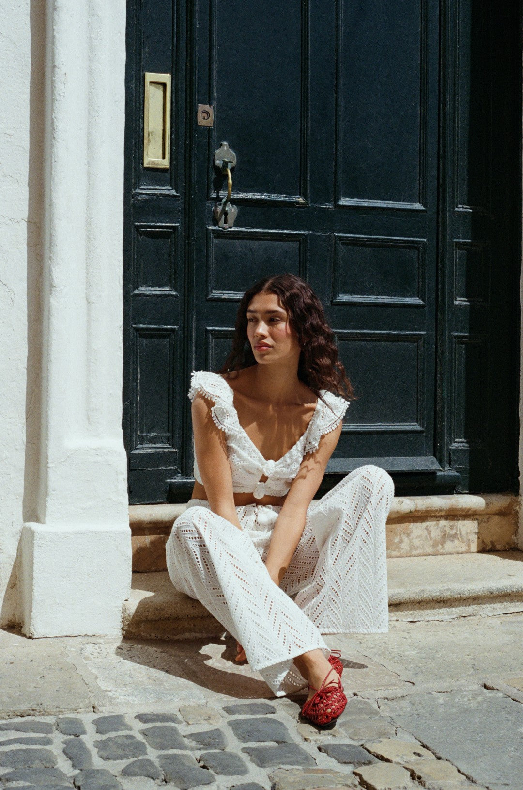BLACK, WHITE & BAREFOOT