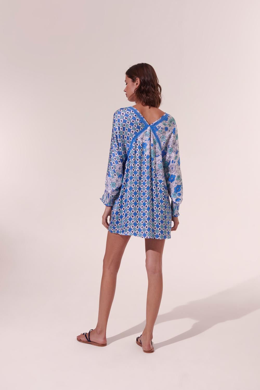 Robe Courte Allegra - White Green Diagonal Batik