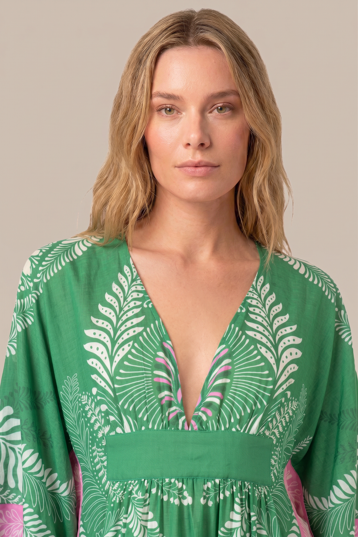 Green Oolong kaftan – Kaftan Sol by Poupette St Barth, close-up of V-neck and empire waistband