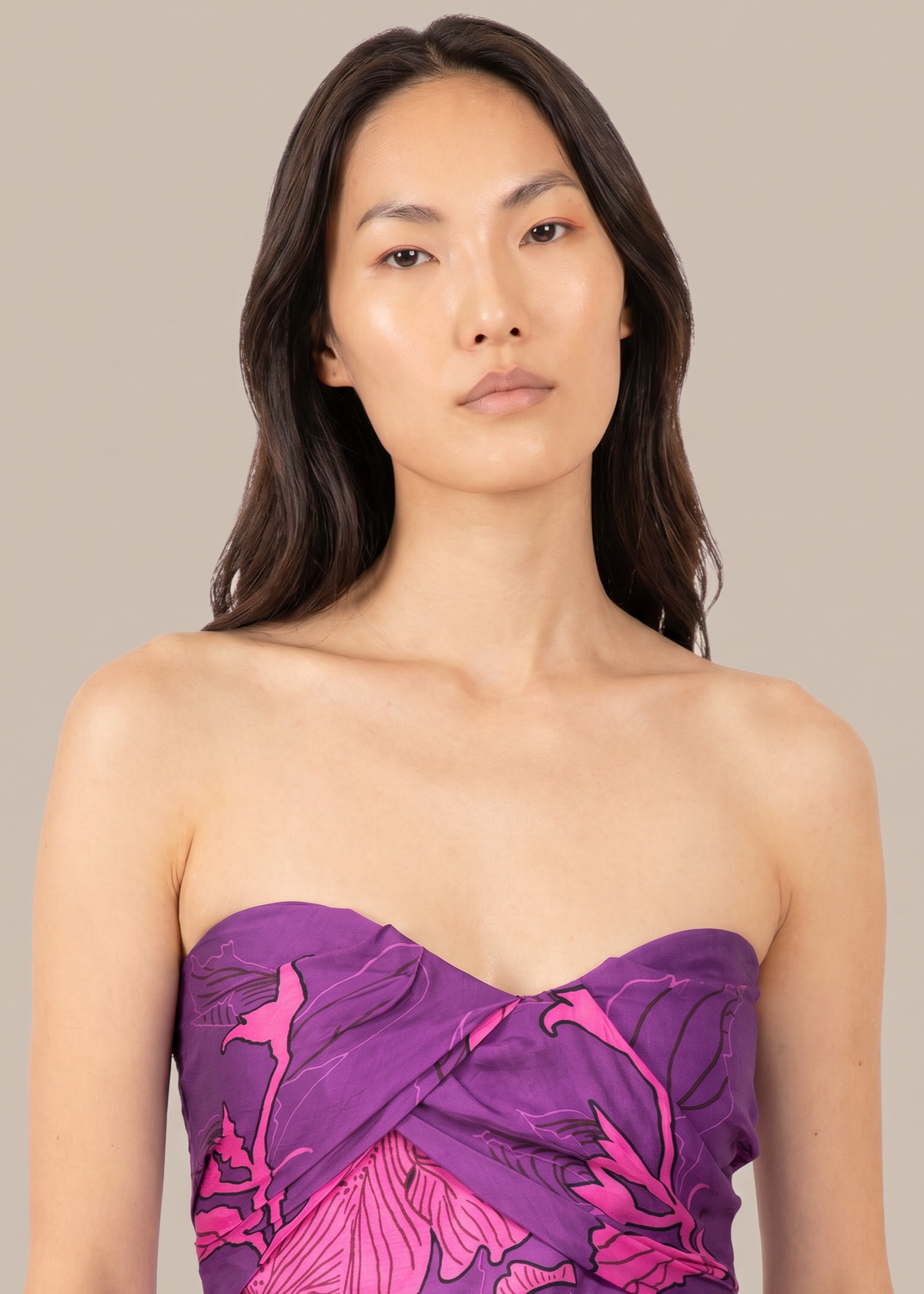 Purple Hibiscus long dress – Long Dress Collina by Poupette St Barth, close-up of sweetheart twist bodice