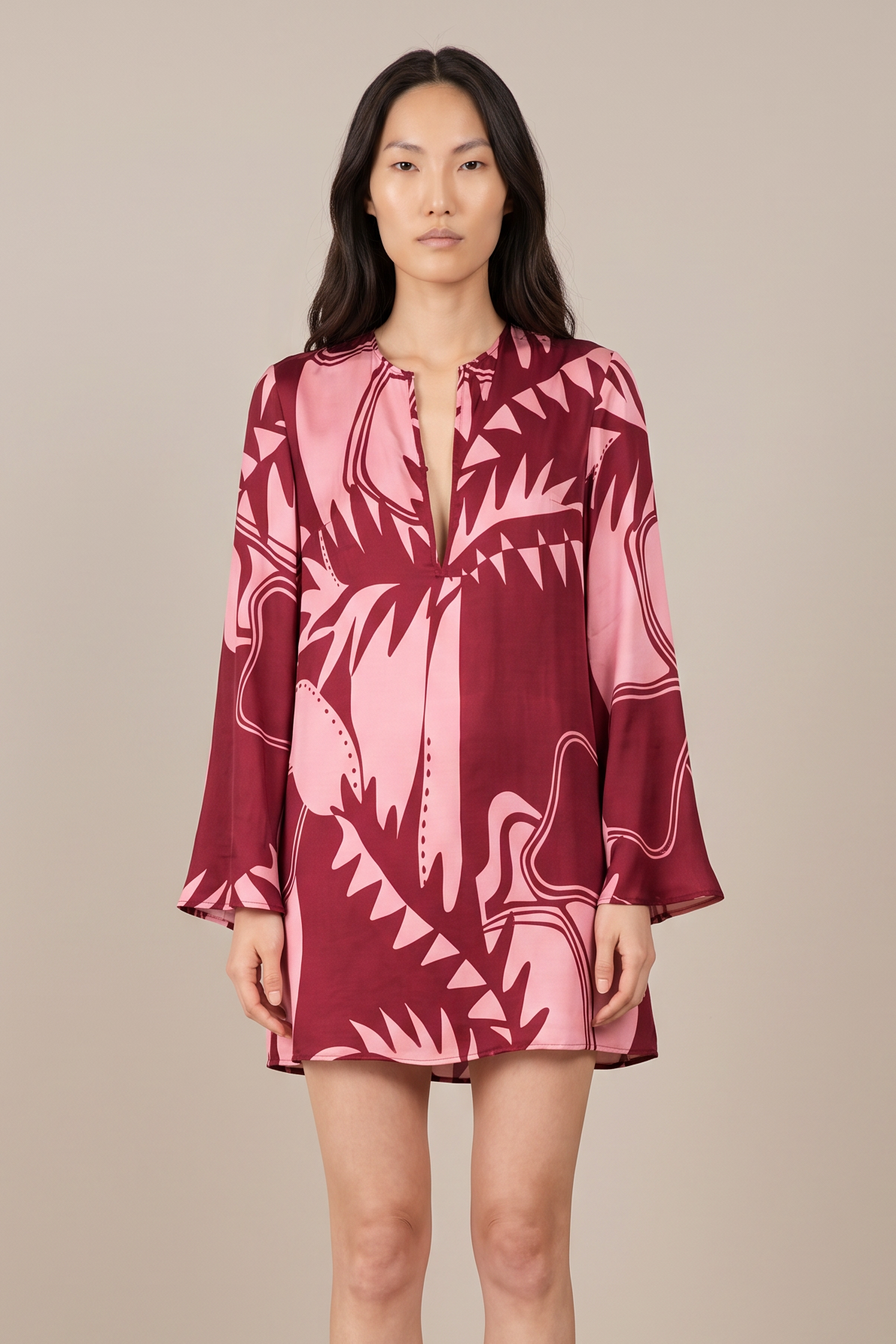 Bordo Oasis mini dress – Mini Dress Gia by Poupette St Barth, front view with keyhole neckline and bell sleeves