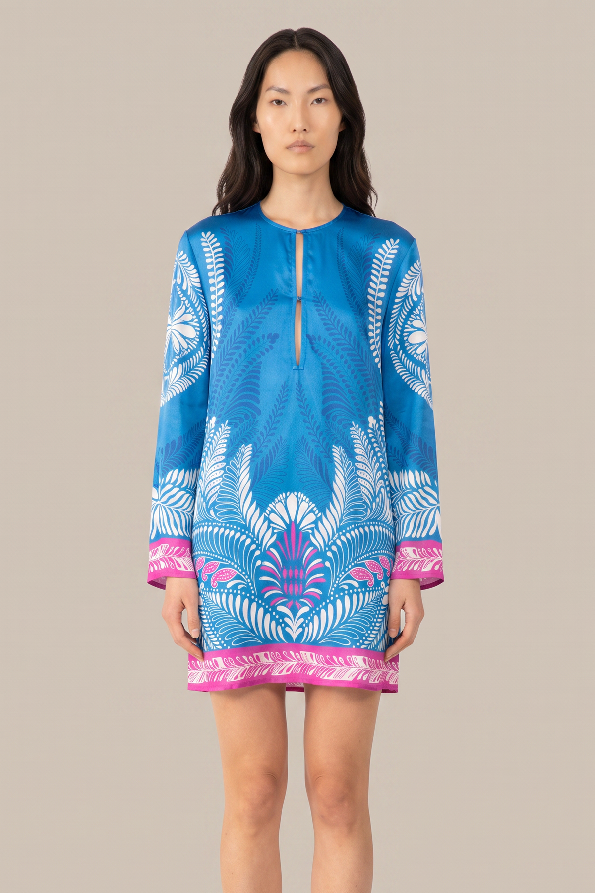 Blue Oolong mini dress – Mini Dress Gia by Poupette St Barth, front view with keyhole neckline and border print
