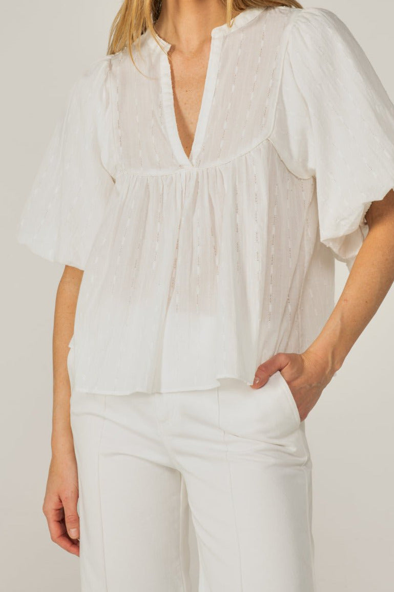 Natural White blouse – Blouse Flores by Poupette St Barth, front view with split neckline and puff sleeves