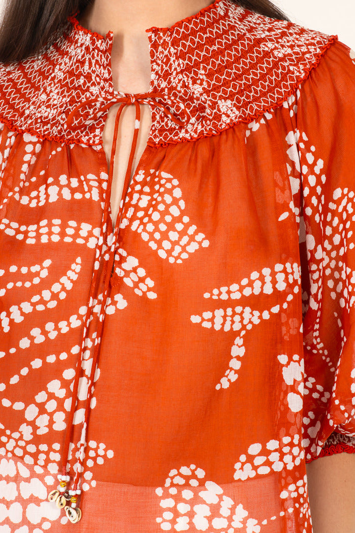 Paprika Austral blouse – Blouse Ysee by Poupette St Barth, close-up of smocked yoke and tie neck