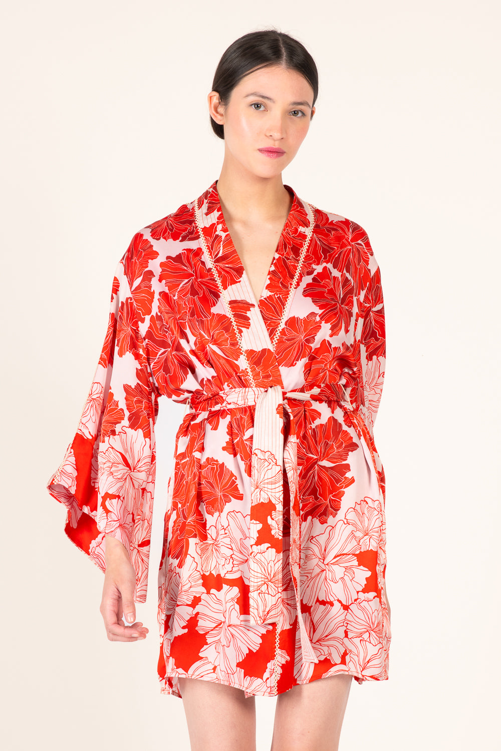 Red Flower Bunch kimono – Kimono Luna by Poupette St Barth, front view