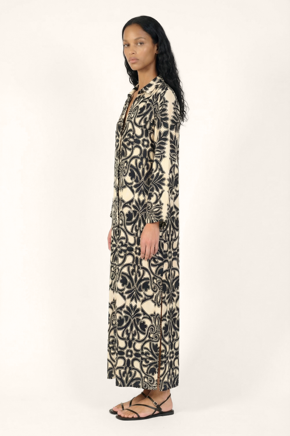 Black Mantra kimono – Kimono Lea by Poupette St Barth, view 2