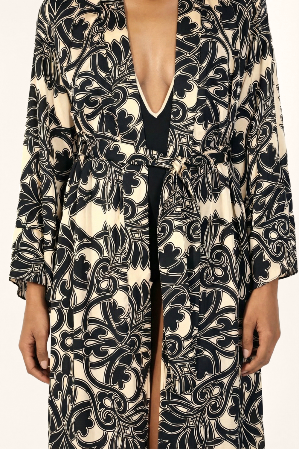 Black Mantra kimono – Kimono Lea by Poupette St Barth, view 3