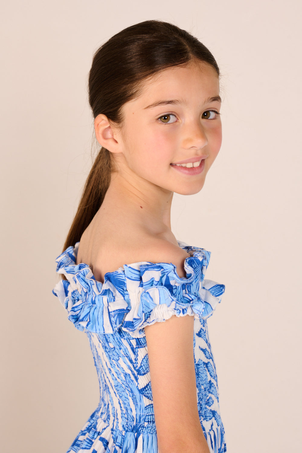 Girls' Blue Palm Leaf long dress – Long Dress Suzanne by Poupette St Barth, close-up of ruffle trim from the side