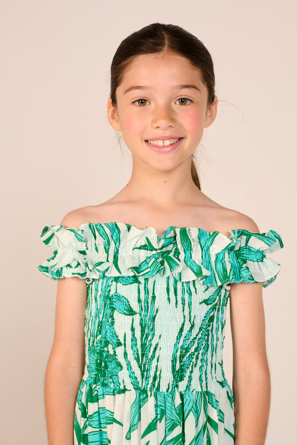Girls' long green dress with palm leaf pattern by Poupette St Barth, featuring a flowy, stylish design perfect for warm weather.