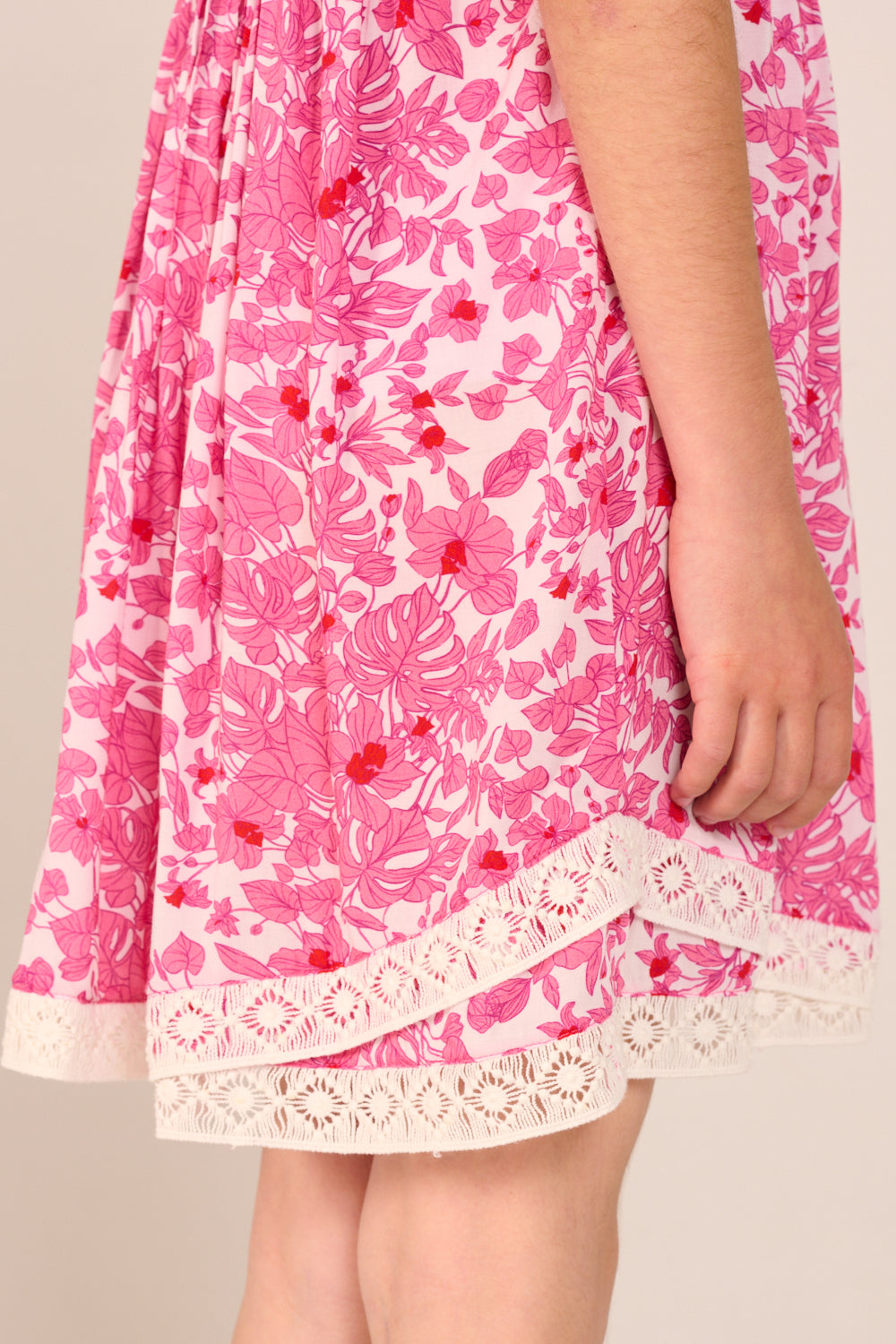 Girls' Pink Aquaflora mini dress – Mini Dress Sasha by Poupette St Barth, close-up of crochet lace hem trim