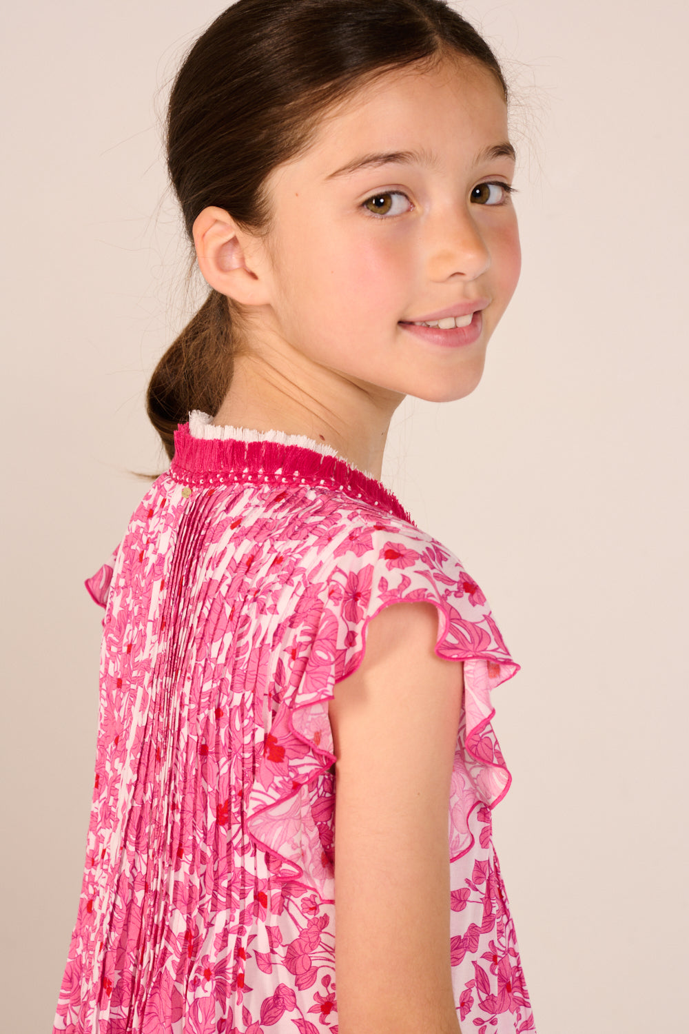 Girls' Pink Aquaflora mini dress – Mini Dress Sasha by Poupette St Barth, back close-up of pintucks and sleeve