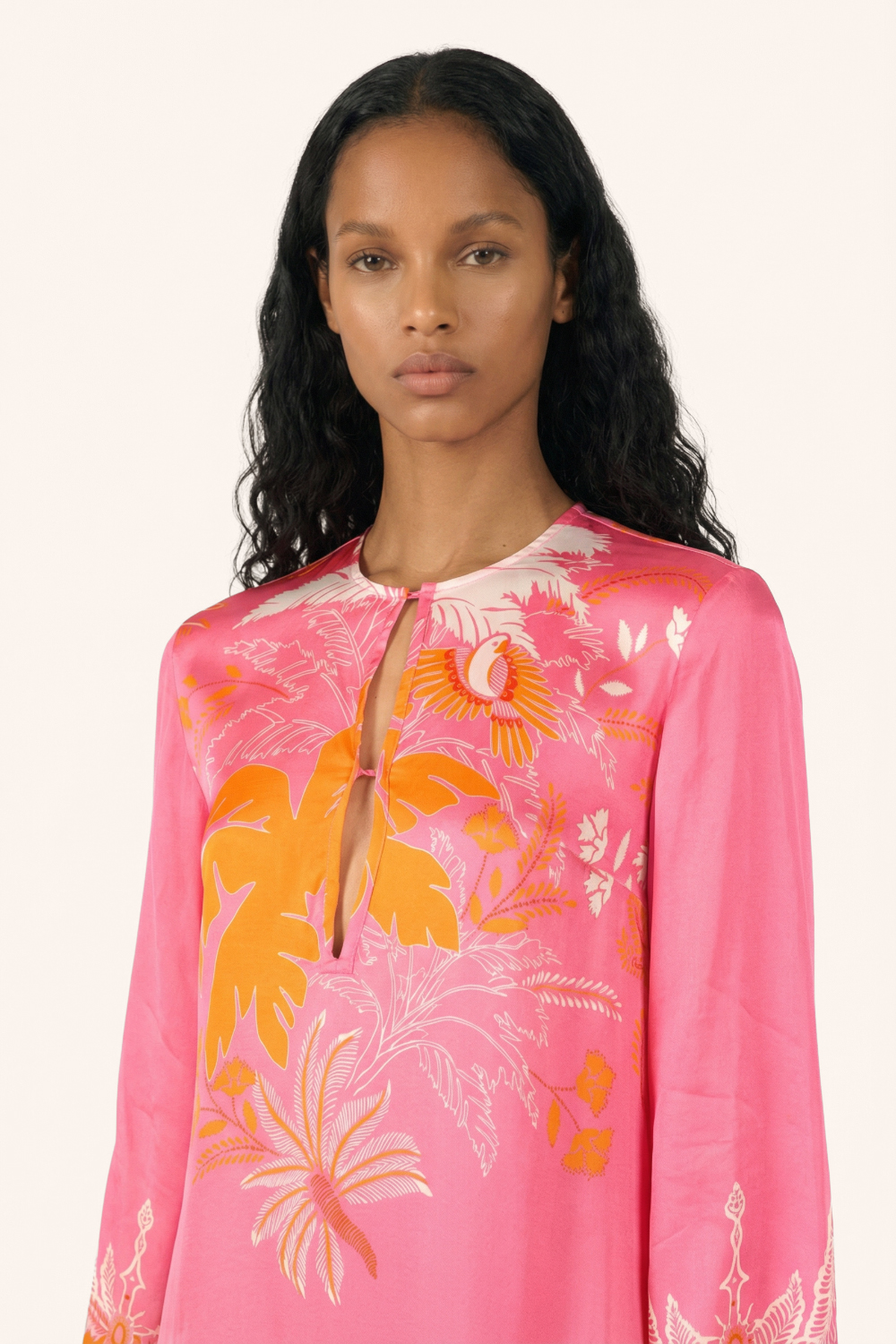 Pink Canopy mini dress – Mini Dress Gia by Poupette St Barth, close-up of keyhole button and print