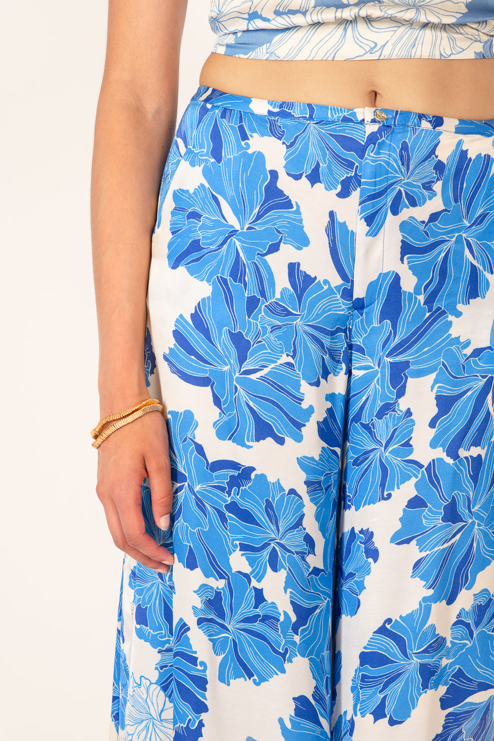Blue Flower Bunch pants – Pant Clea by Poupette St Barth, view 3