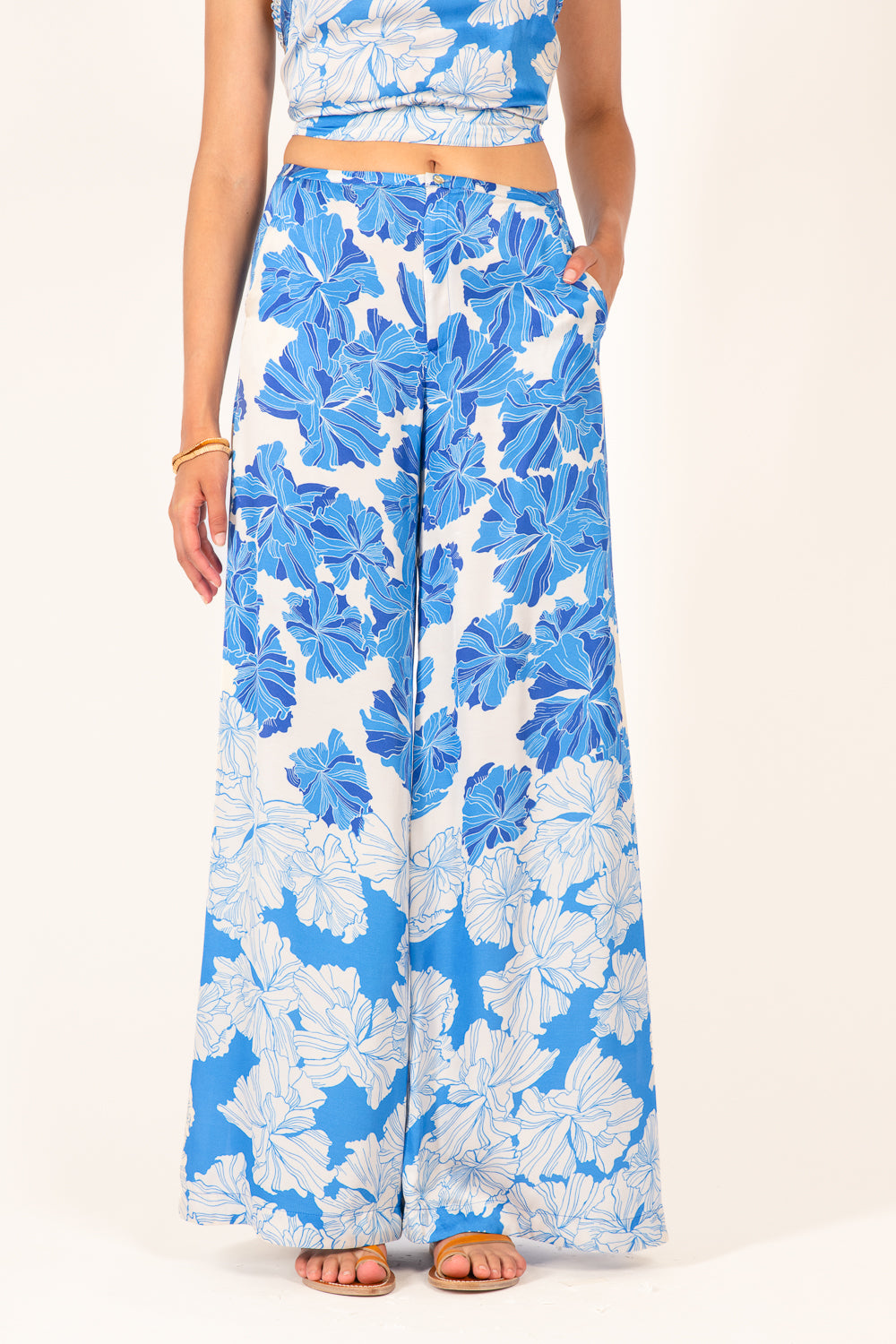 Blue Flower Bunch pants – Pant Clea by Poupette St Barth, view 4