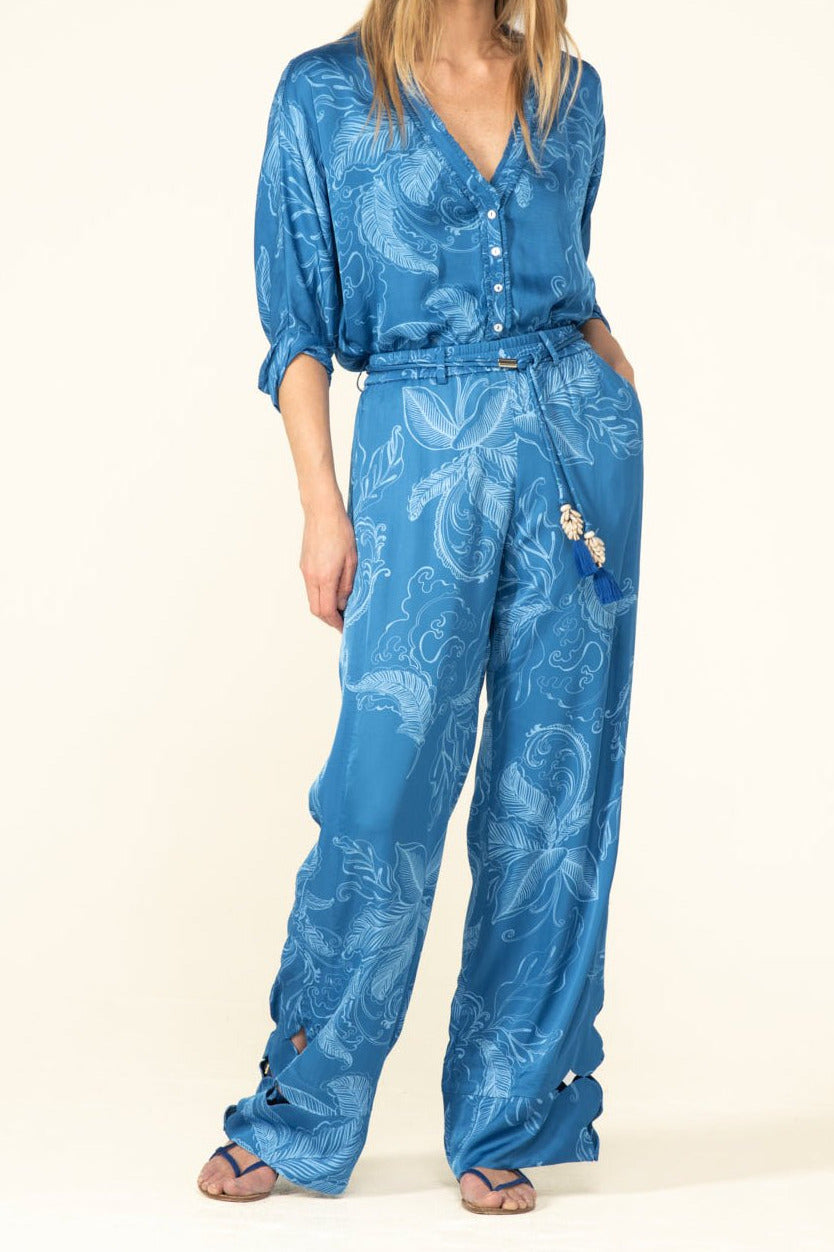 Blue Reef Poupette St Barth pants made of viscose satin with a relaxed, heavy fabric style, featuring a comfortable waistband and tailored fit.