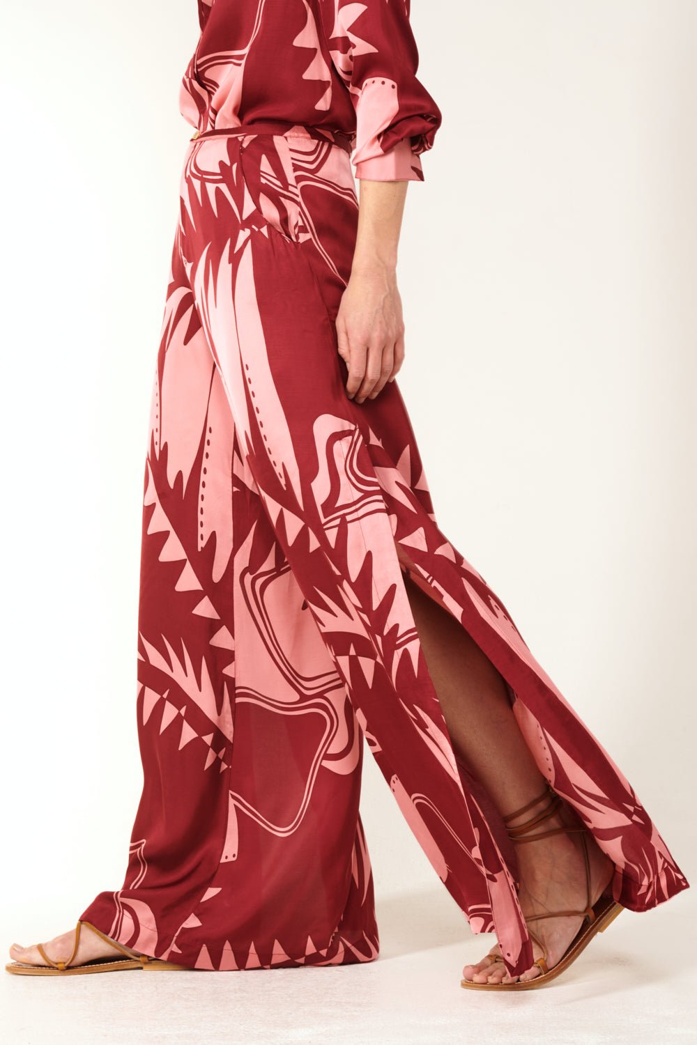 Poupette St Barth Pant Clea in Bordo Oasis, stylish pants with a relaxed fit, featuring soft fabric and vibrant color.