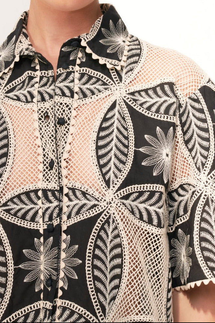 Black shirt – Shirt Java by Poupette St Barth, close-up of embroidery, lace inserts and collar