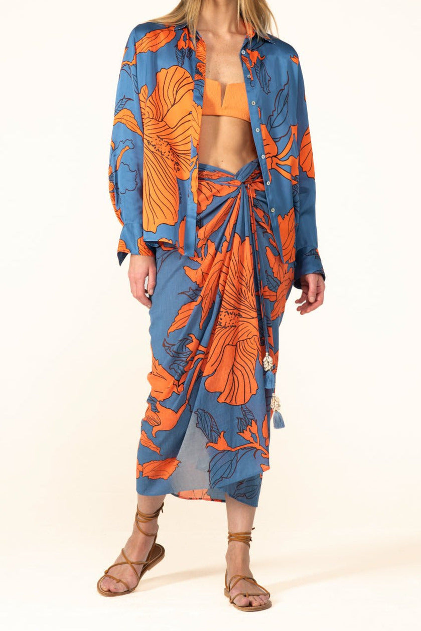 Blue Hibiscus shirt – Shirt Eileen by Poupette St Barth, worn open over a bikini top with matching skirt