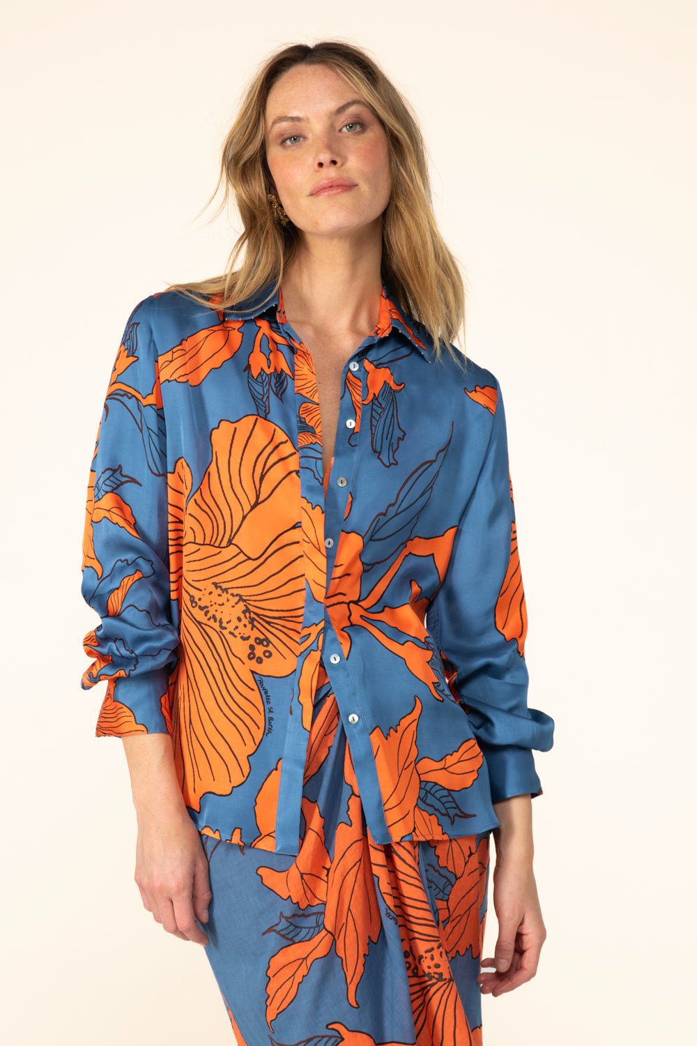 Blue Hibiscus shirt – Shirt Eileen by Poupette St Barth, front view