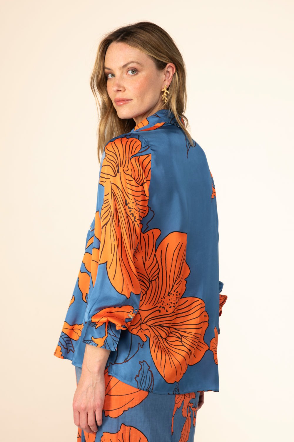 Blue Hibiscus shirt – Shirt Eileen by Poupette St Barth, view 5