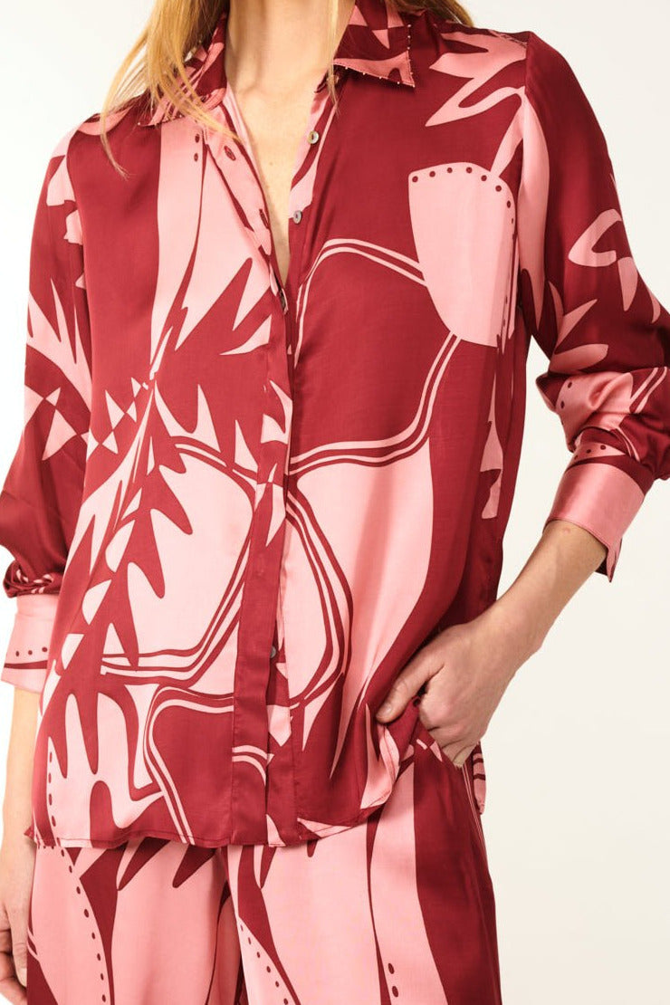 Bordo Oasis shirt – Shirt Eileen by Poupette St Barth, front view with rolled cuffs, matching trousers