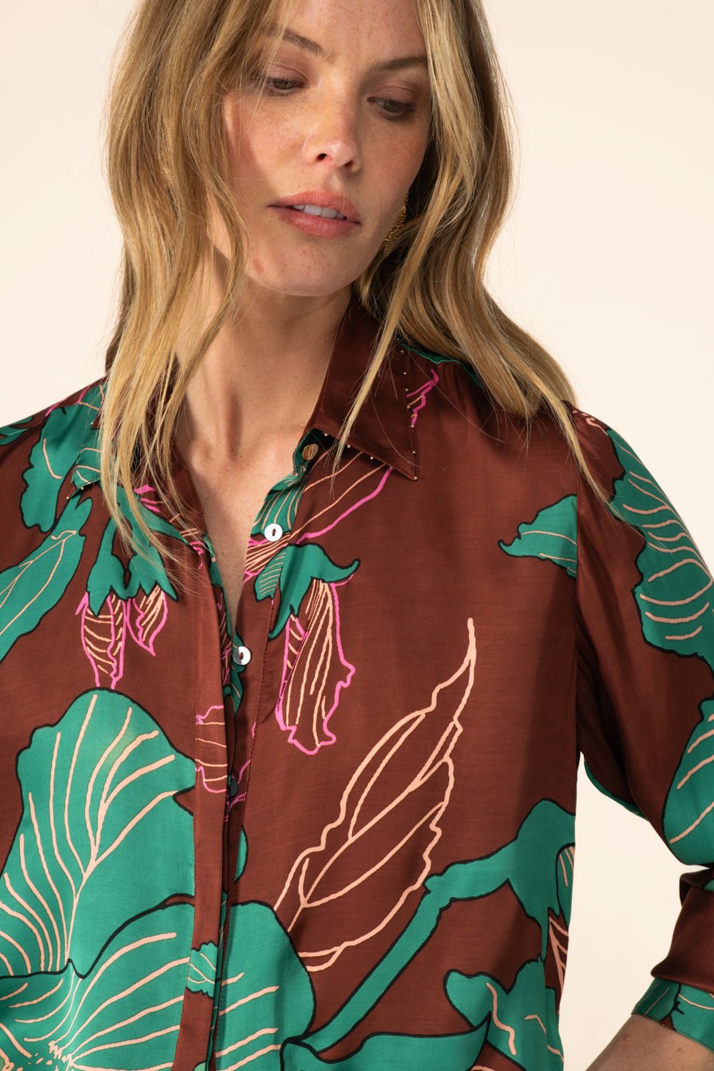 Brown Hibiscus shirt – Shirt Eileen by Poupette St Barth, view 3