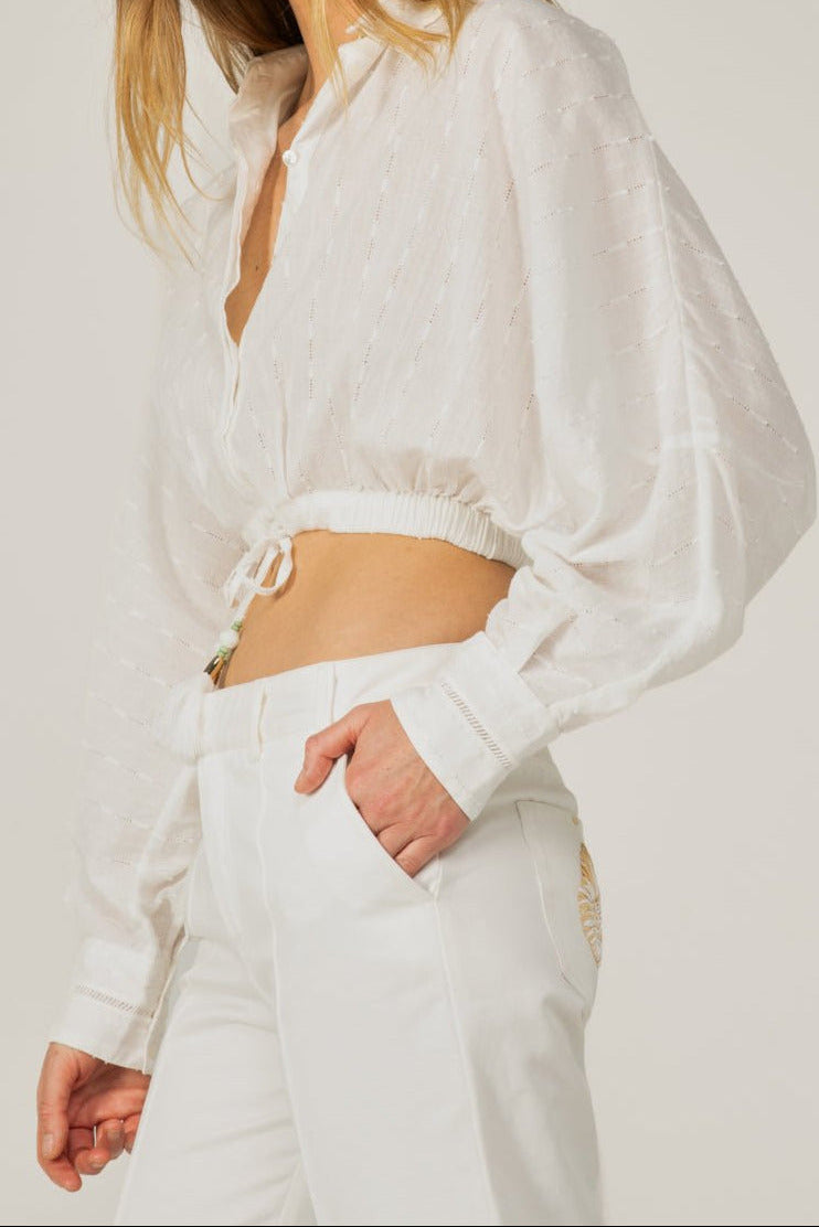 Natural White shirt – Shirt Alma by Poupette St Barth, three-quarter view of the cropped drawstring hem