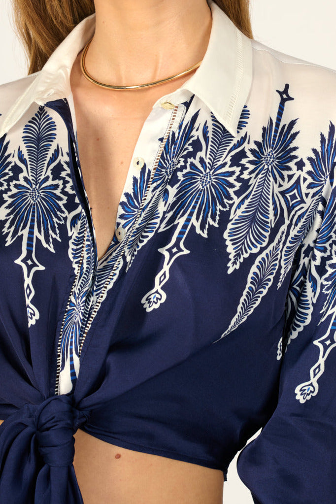 Navy Canopy shirt – Shirt Sidonie by Poupette St Barth, close-up of collar and border print