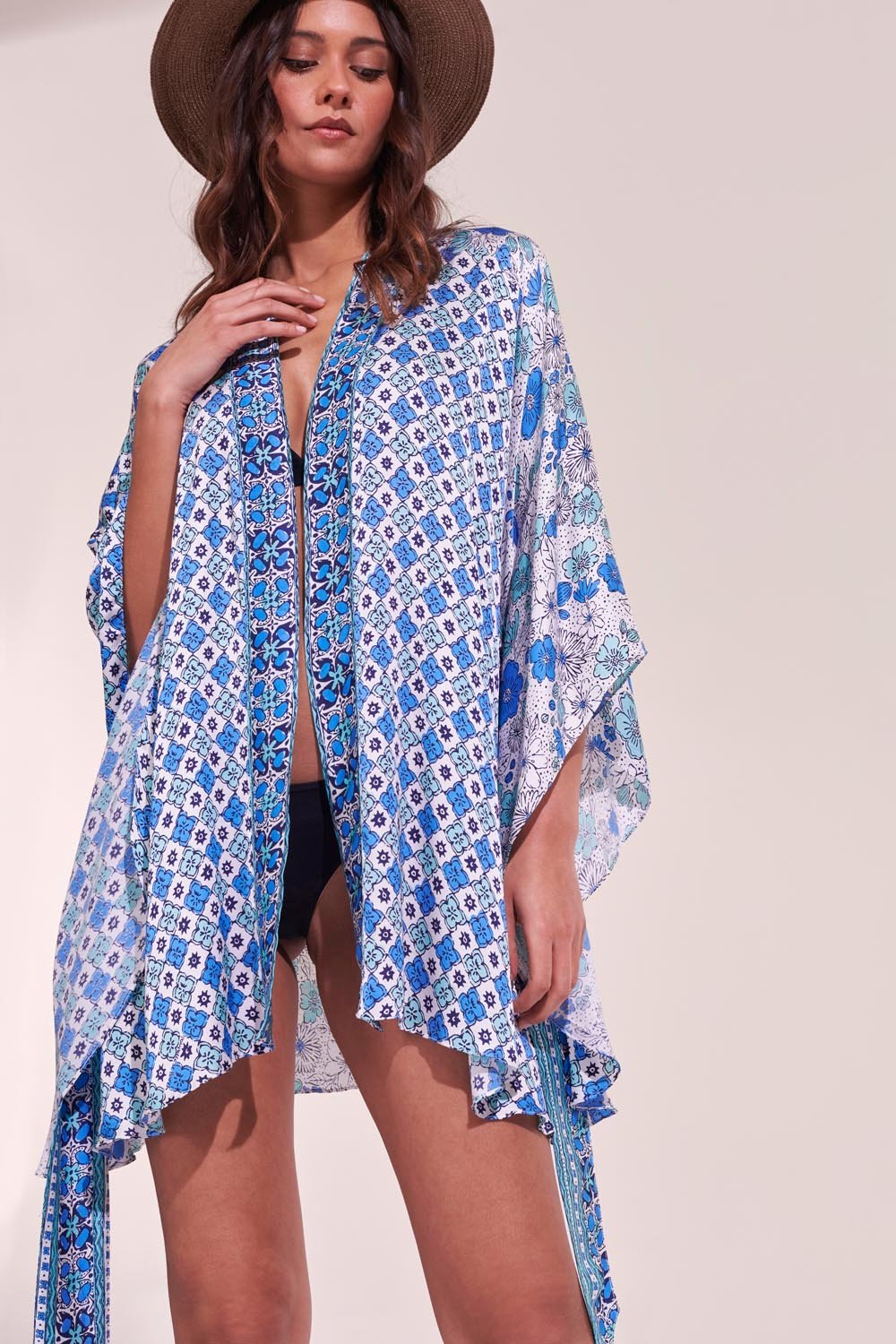 Kimono Alexia -White Green Diagonal Batik